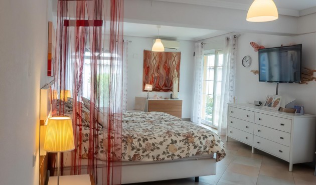 Återförsäljning - Villa -
Torrevieja - Costa Blanca