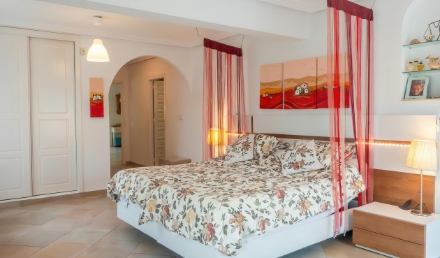 Återförsäljning - Villa -
Torrevieja - Costa Blanca