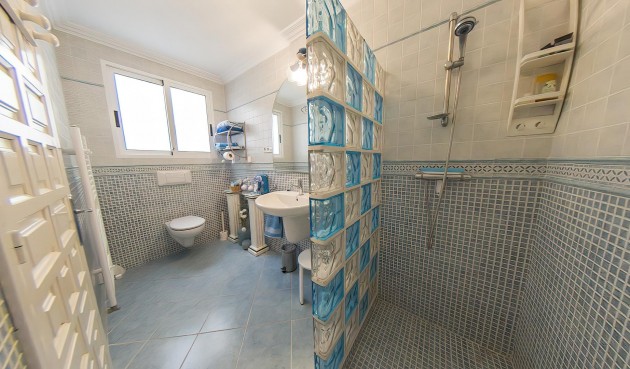 Återförsäljning - Villa -
Torrevieja - Costa Blanca