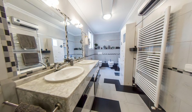 Återförsäljning - Villa -
Torrevieja - Costa Blanca