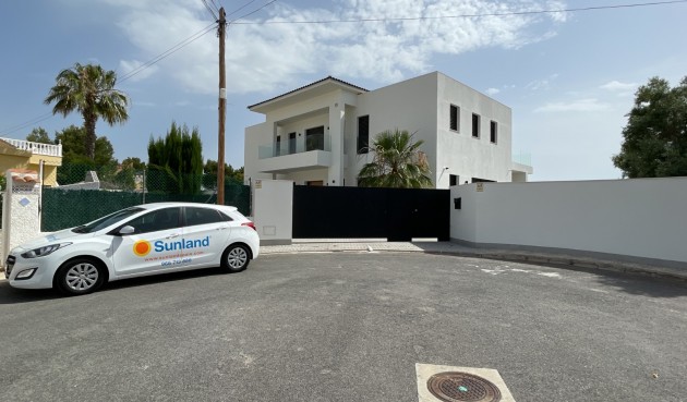 Brukt - Villa -
Ciudad Quesada - Costa Blanca