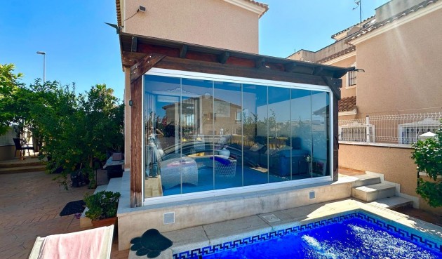 Brukt - Villa -
Orihuela Costa - La Regia