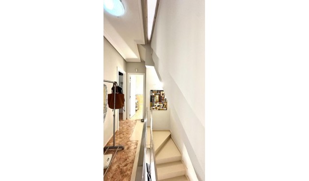 Brukt - Villa -
Orihuela Costa - La Regia