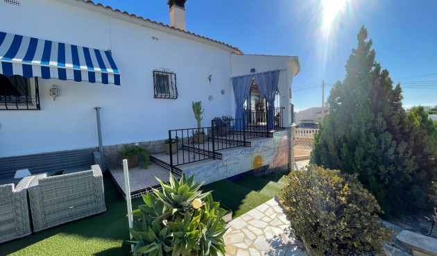 Återförsäljning - Villa -
Alfas del Pí - Costa Blanca