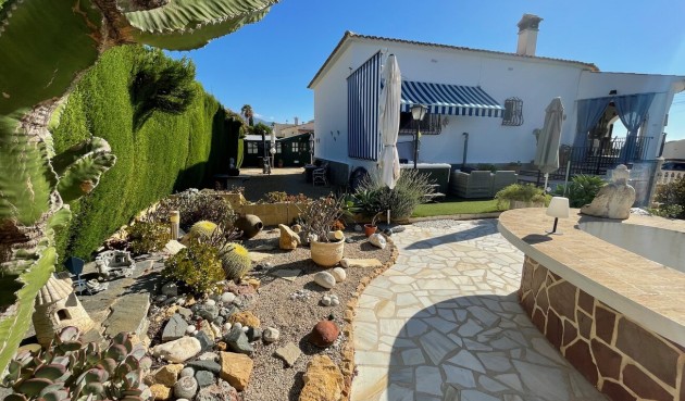 Återförsäljning - Villa -
Alfas del Pí - Costa Blanca