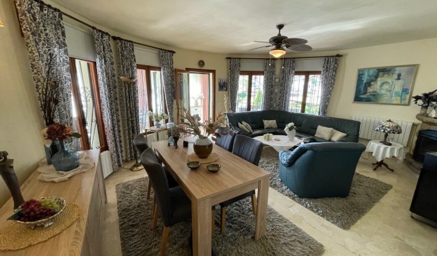 Återförsäljning - Villa -
Alfas del Pí - Costa Blanca