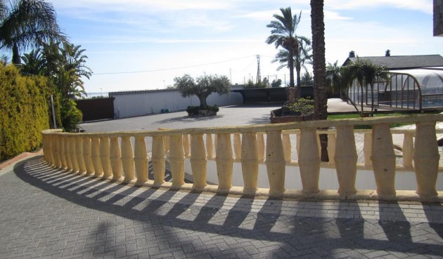 Reventa - Villa -
Los Montesinos