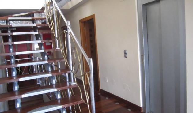 Reventa - Villa -
Los Montesinos