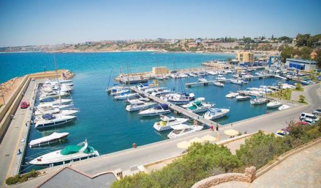 Reventa - Villa -
Los Montesinos