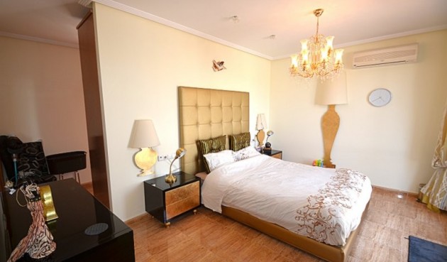 Återförsäljning - Villa -
Campos del Río - Inland