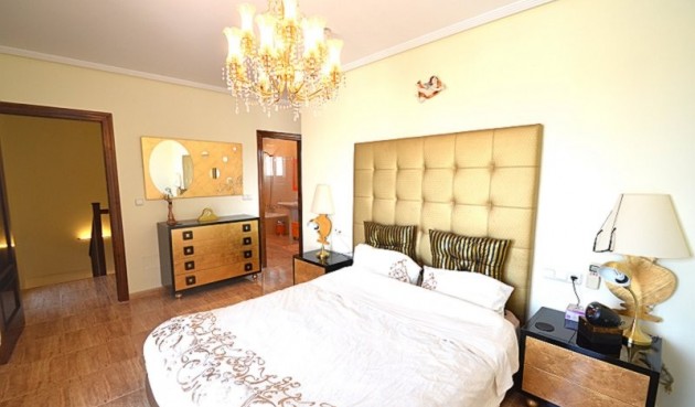 Återförsäljning - Villa -
Campos del Río - Inland