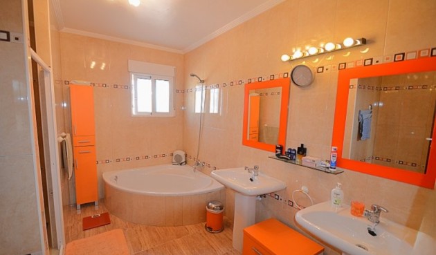 Återförsäljning - Villa -
Campos del Río - Inland