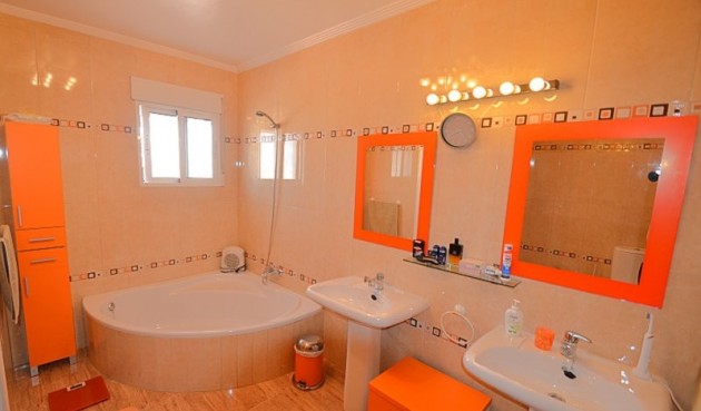 Återförsäljning - Villa -
Campos del Río - Inland