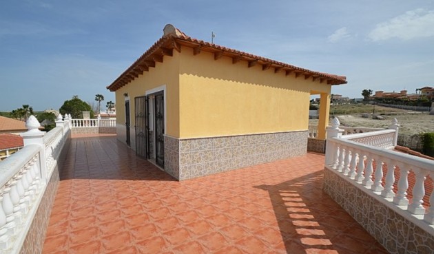 Återförsäljning - Villa -
Campos del Río - Inland