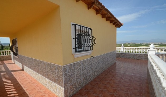 Återförsäljning - Villa -
Campos del Río - Inland