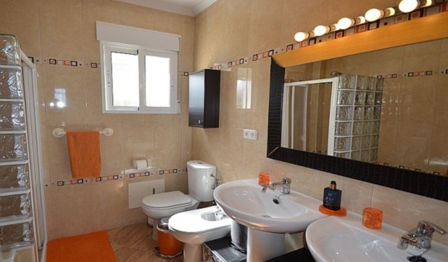 Återförsäljning - Villa -
Campos del Río - Inland