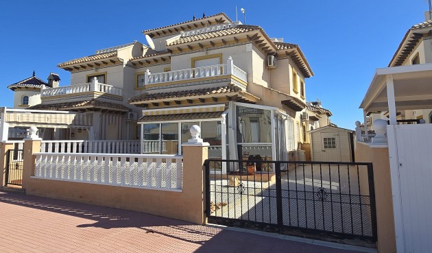 Brukt - Town House -
Orihuela Costa - Costa Blanca