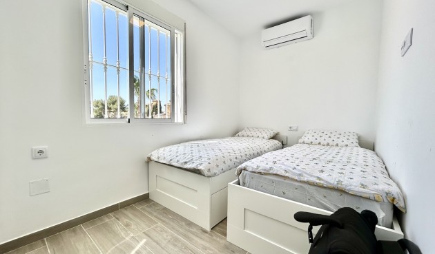 Brukt - Villa -
Villamartin - Costa Blanca