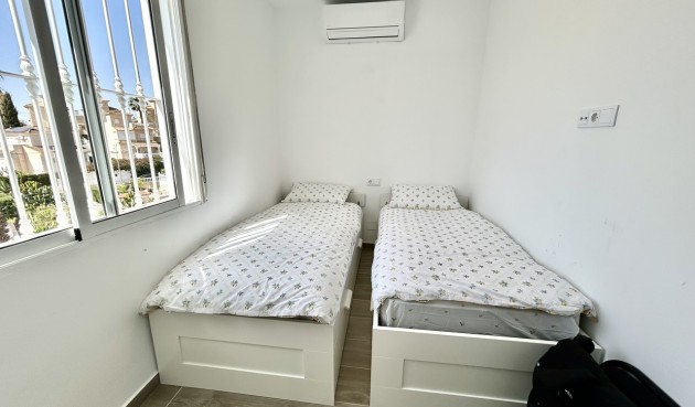 Brukt - Villa -
Villamartin - Costa Blanca