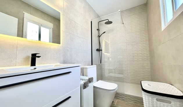 Brukt - Villa -
Villamartin - Costa Blanca