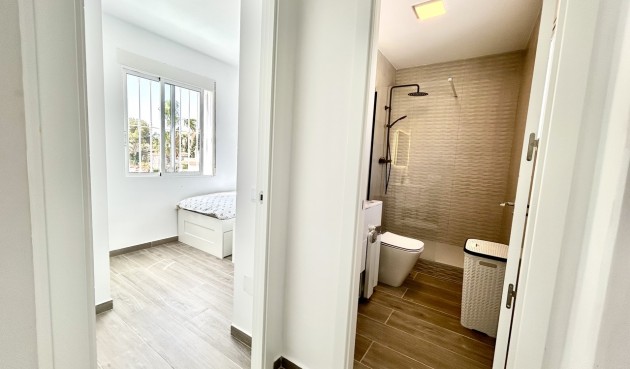 Brukt - Villa -
Villamartin - Costa Blanca