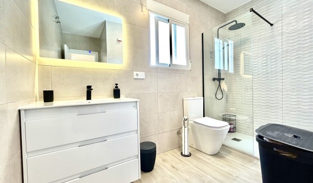 Brukt - Villa -
Villamartin - Costa Blanca