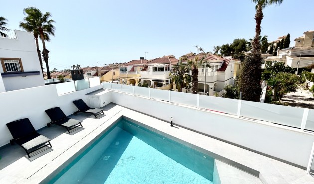 Brukt - Villa -
Villamartin - Costa Blanca