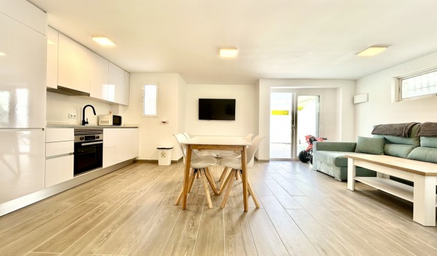 Brukt - Villa -
Villamartin - Costa Blanca