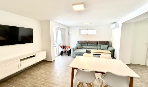 Brukt - Villa -
Villamartin - Costa Blanca