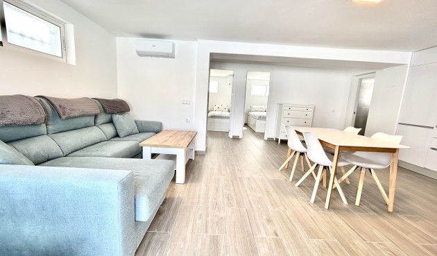 Brukt - Villa -
Villamartin - Costa Blanca