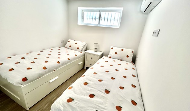 Brukt - Villa -
Villamartin - Costa Blanca