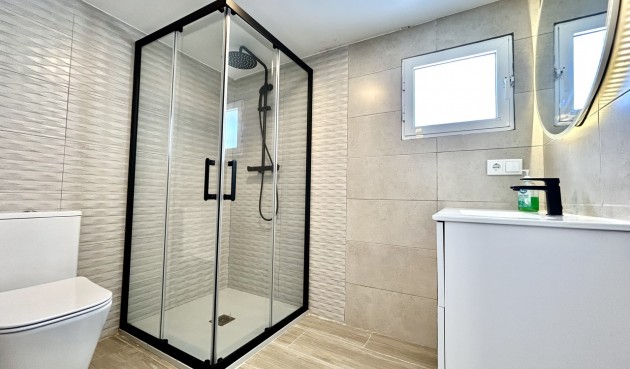 Brukt - Villa -
Villamartin - Costa Blanca