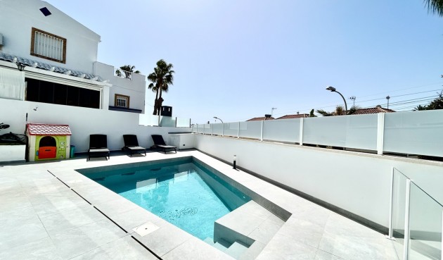 Brukt - Villa -
Villamartin - Costa Blanca