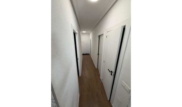 Återförsäljning - Apartment -
Torrevieja - Punta Prima