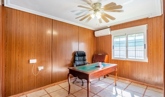 Återförsäljning - Villa -
Torrevieja - El Chaparral