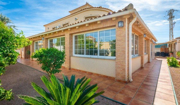 Återförsäljning - Villa -
Torrevieja - El Chaparral