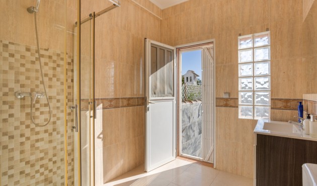 Återförsäljning - Villa -
Torrevieja - Costa Blanca