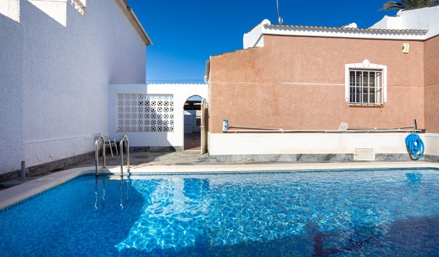 Återförsäljning - Villa -
Torrevieja - Costa Blanca