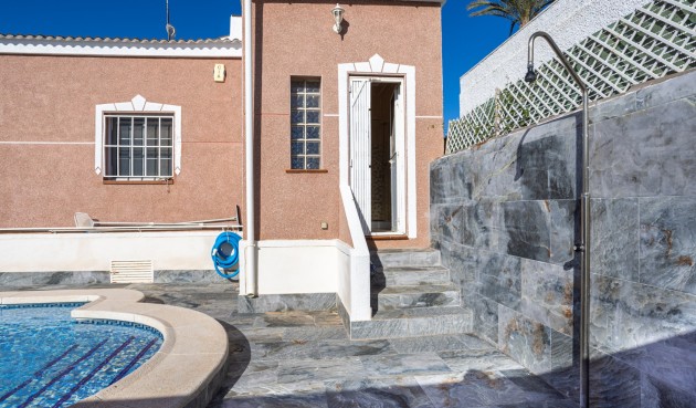 Återförsäljning - Villa -
Torrevieja - Costa Blanca
