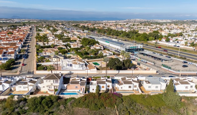 Återförsäljning - Villa -
Torrevieja - Costa Blanca