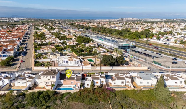 Återförsäljning - Villa -
Torrevieja - Costa Blanca