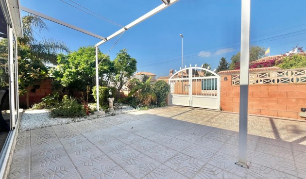 Brukt - Villa -
Orihuela Costa - Los Almendros-la Florida