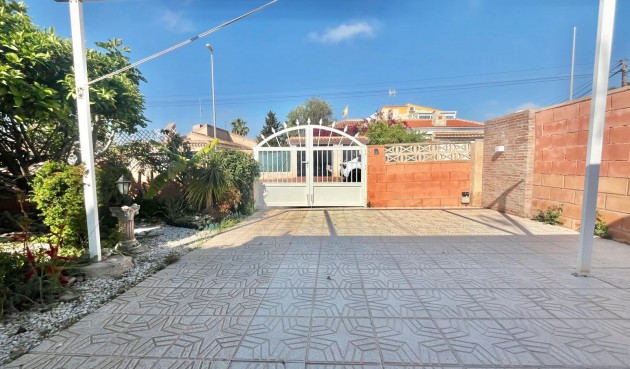 Brukt - Villa -
Orihuela Costa - Los Almendros-la Florida