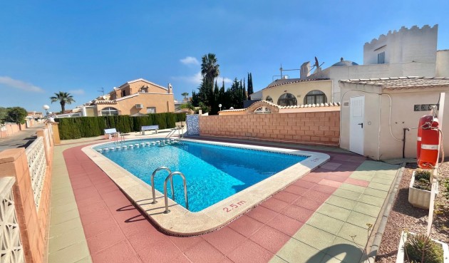 Brukt - Villa -
Orihuela Costa - Los Almendros-la Florida