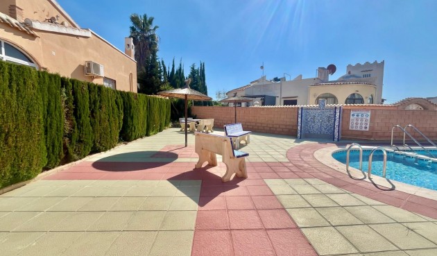 Brukt - Villa -
Orihuela Costa - Los Almendros-la Florida