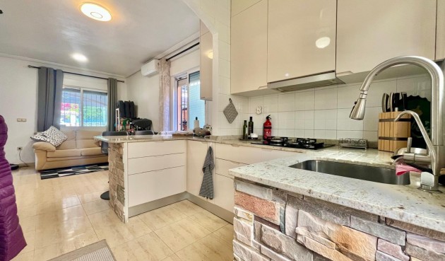 Brukt - Villa -
Orihuela Costa - Los Almendros-la Florida