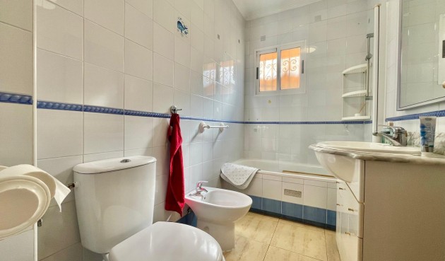 Brukt - Villa -
Orihuela Costa - Los Almendros-la Florida