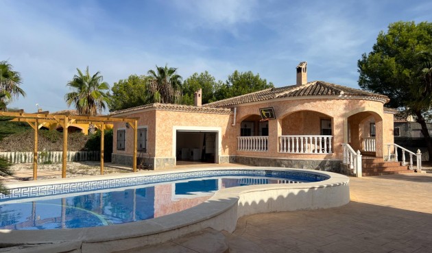 Brukt - Villa -
Dolores - Cmno. Escorredor