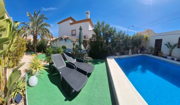 Brukt - Villa -
Orihuela Costa - Costa Blanca