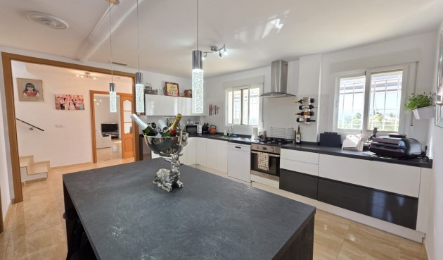 Resale - Villa -
Pinoso - Inland